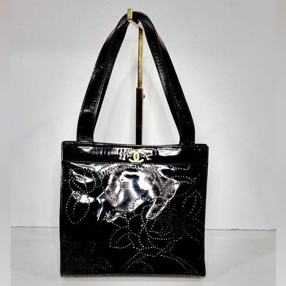 🔥SOLD🔥CHANEL Camelia Enamel Tote Bag - Picture 17 of 17